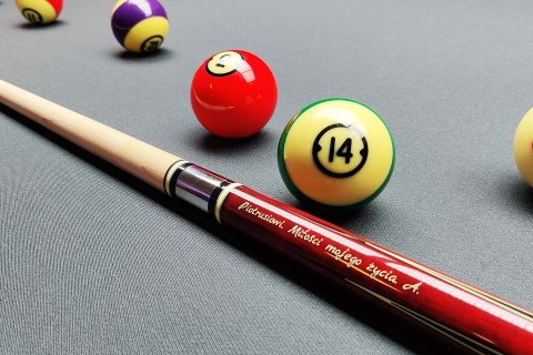 Grawerowanie kija bilardowego